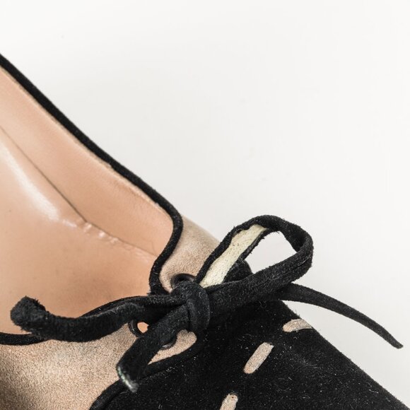 Manolo Blahnik Beige and Black Suede Bow Accent Pumps - Picture 7 of 10